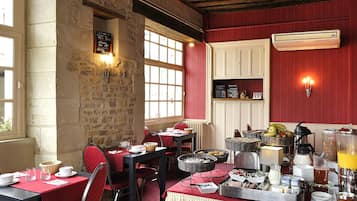 Daily buffet breakfast (EUR 13 per person)