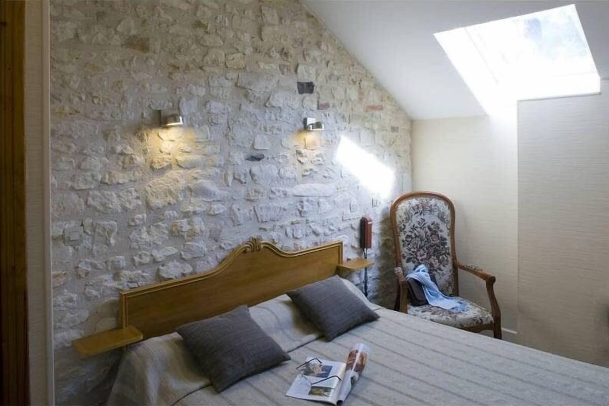 Habitación doble estándar, aire acondicionado | Ropa de cama de alta calidad y caja de seguridad en la habitación 