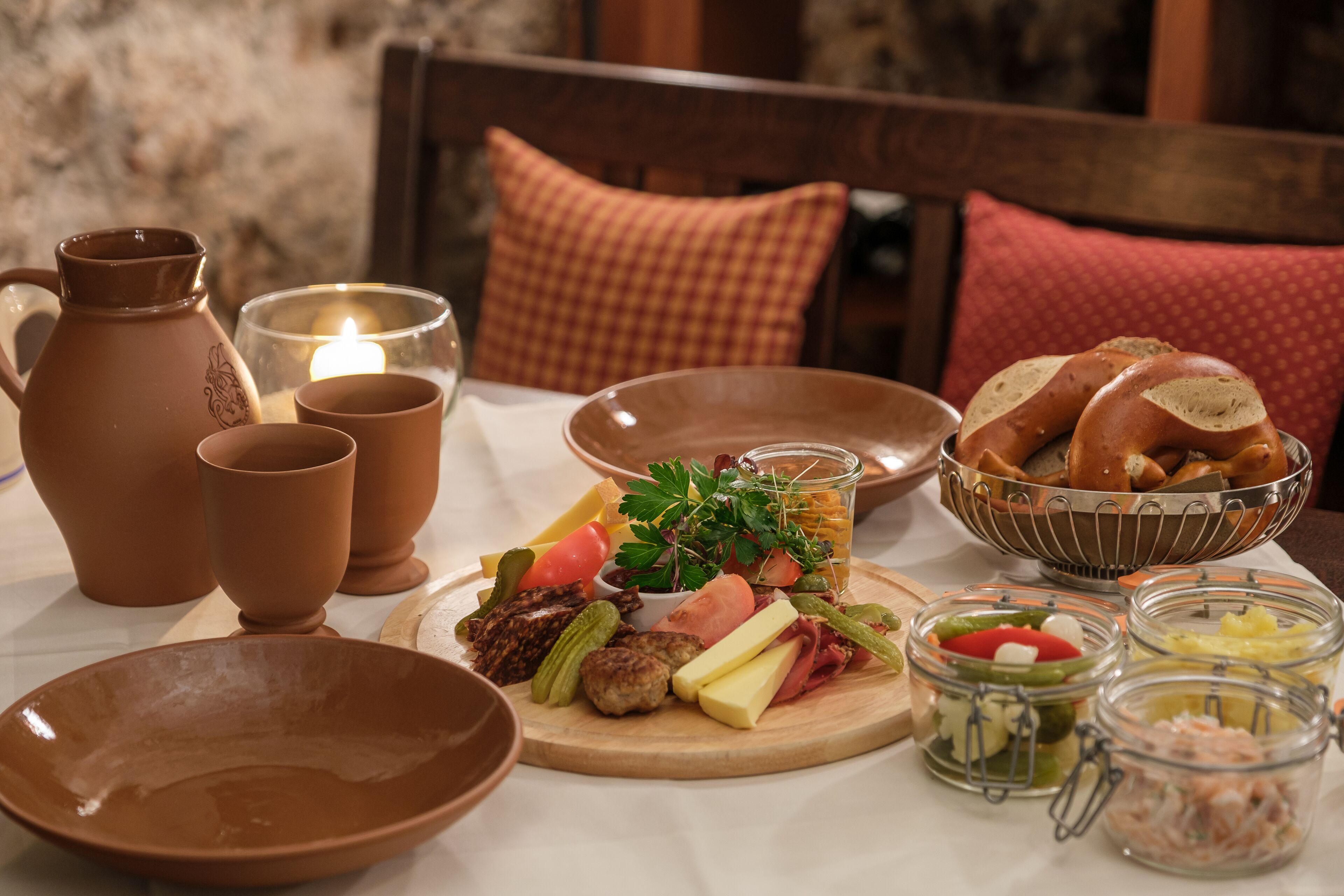 breakfast, lunch, dinner served; regional cuisine