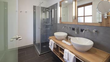 Kostenlose Toilettenartikel, Haartrockner, HandtĂŒcher
