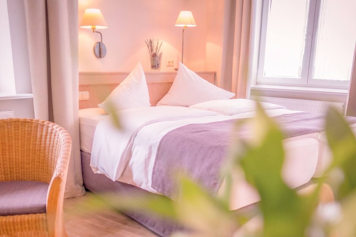 Hypo-allergenic bedding available, in-room safe, desk, blackout drapes