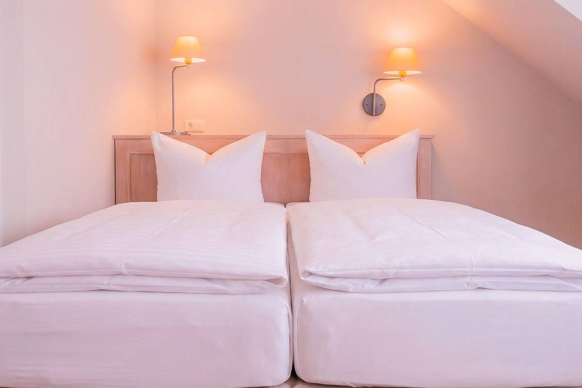 Hypo-allergenic bedding available, in-room safe, desk, blackout drapes
