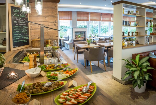 Breakfast buffet - BE BIO Hotel be active (Toenning)