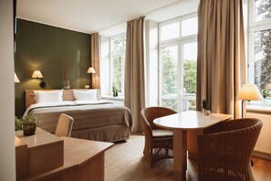 Comfort Double Room | Hypo-allergenic bedding, in-room safe, desk, blackout drapes - BE BIO Hotel be active (Toenning)