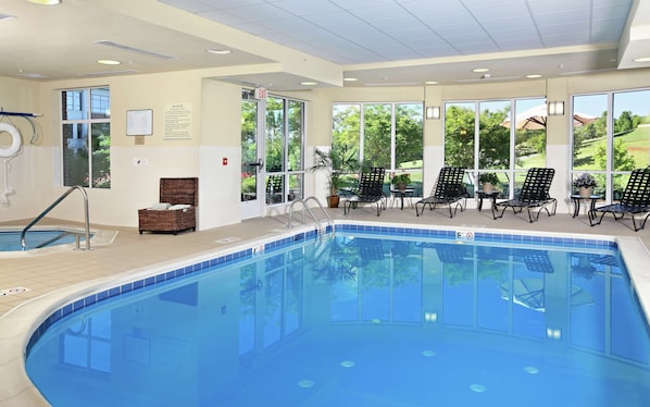 Indoor pool, pool loungers