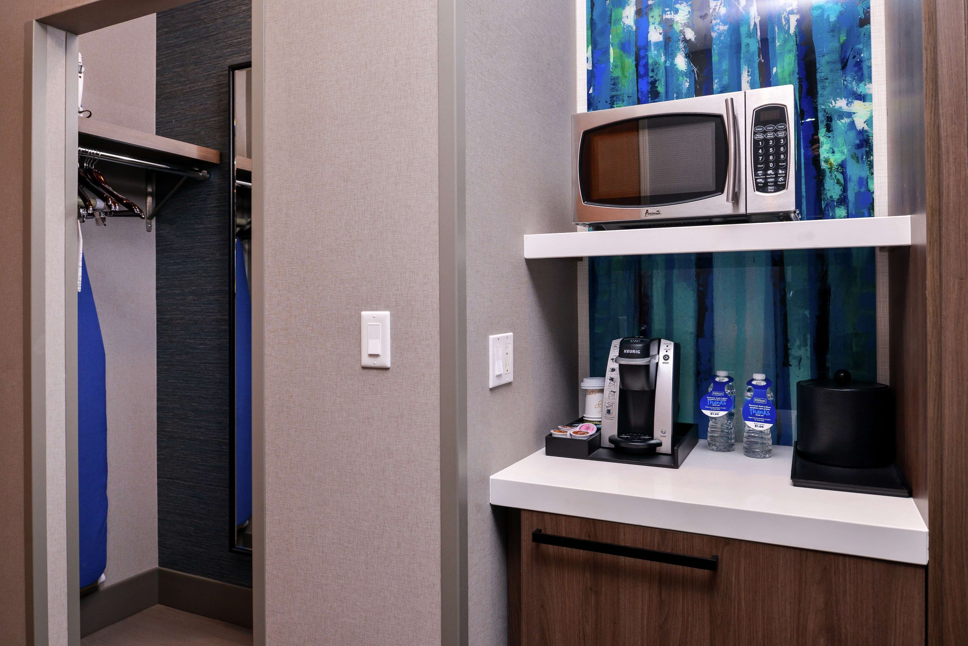 1 bedroom, desk, laptop workspace, soundproofing