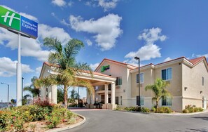 Exterior - Holiday Inn Express Delano by IHG (Delano)