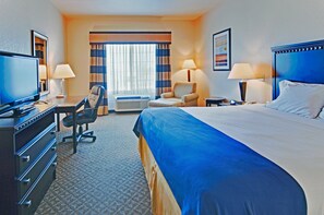 In-room safe, desk, iron/ironing board, free cribs/infant beds - Holiday Inn Express Delano by IHG (Delano)