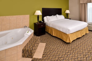 Suite, 1 Tempat Tidur King | Meja kerja, tirai kedap cahaya, dan setrika/meja setrika