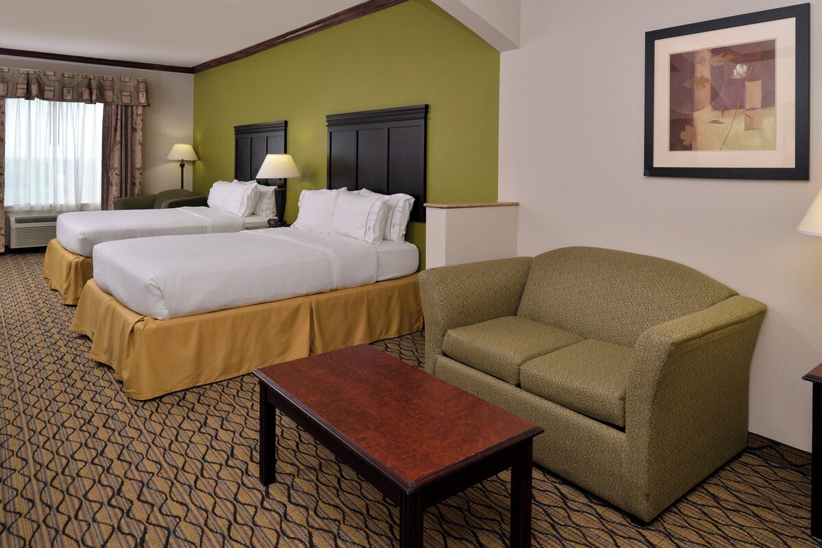 Suite, Multiple Beds | Desk, blackout drapes, iron/ironing board, cribs/infant beds
