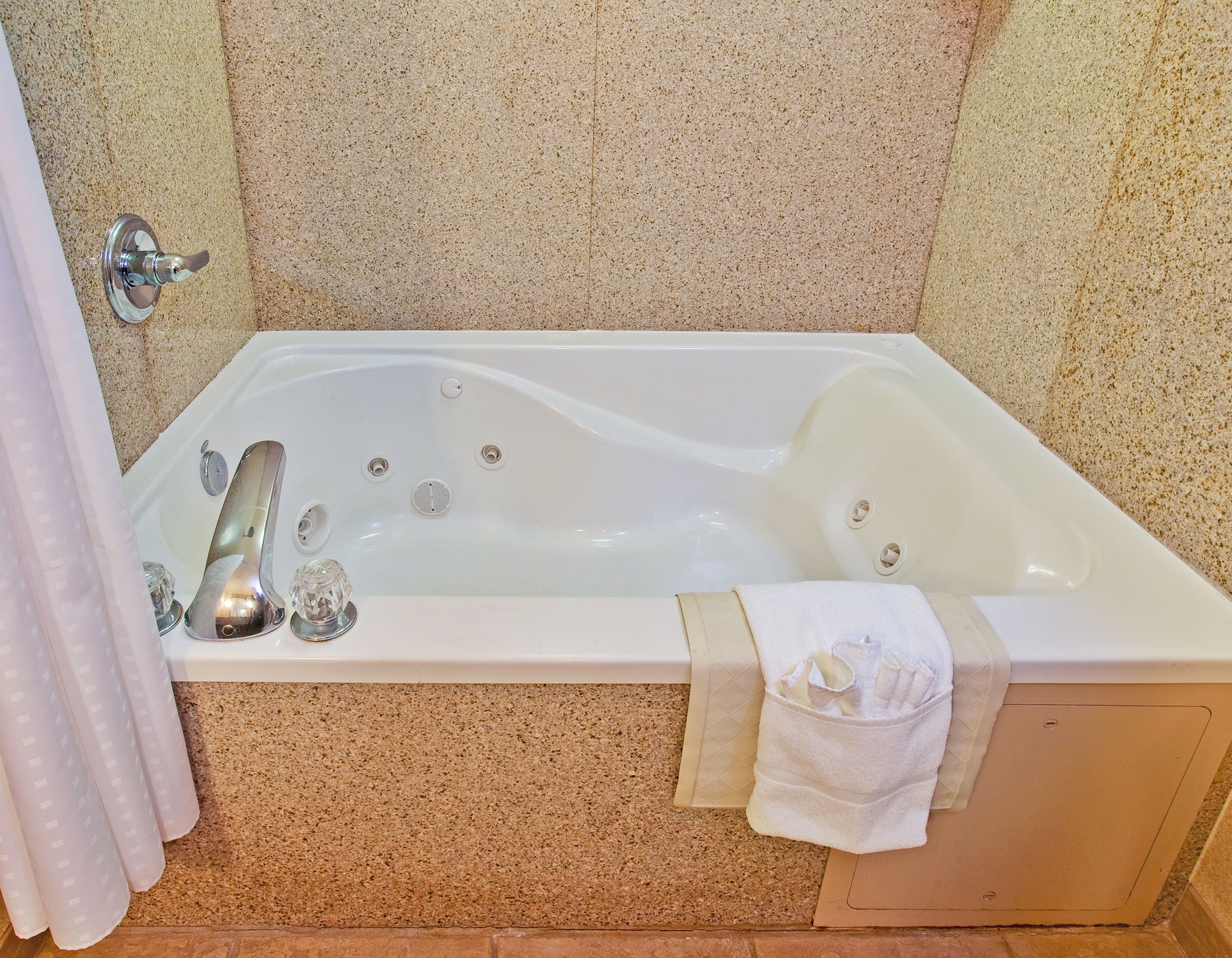 suite, 1 king bed, jetted tub (whirlpool) | desk, iron/ironing board, free wifi, bed sheets