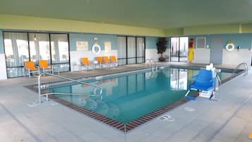 Indendørs pool