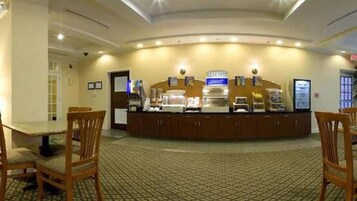 Café da manhã com buffet grátis