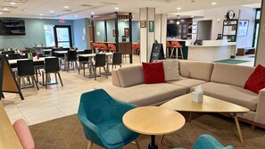 Exterior - Holiday Inn & Suites Ann Arbor Univ Michigan Area by IHG (Ann Arbor)