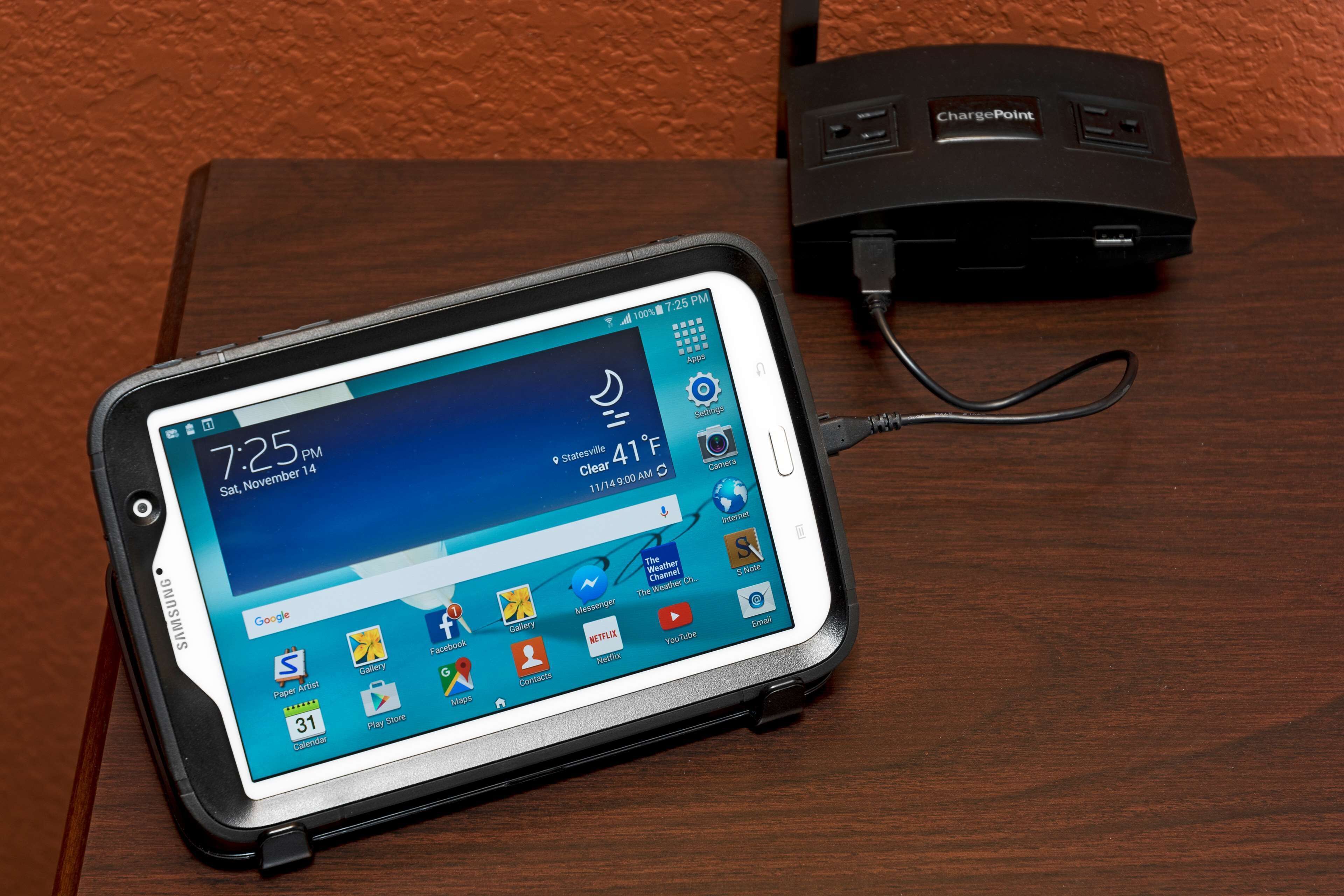 in-room safe, desk, laptop workspace, blackout curtains