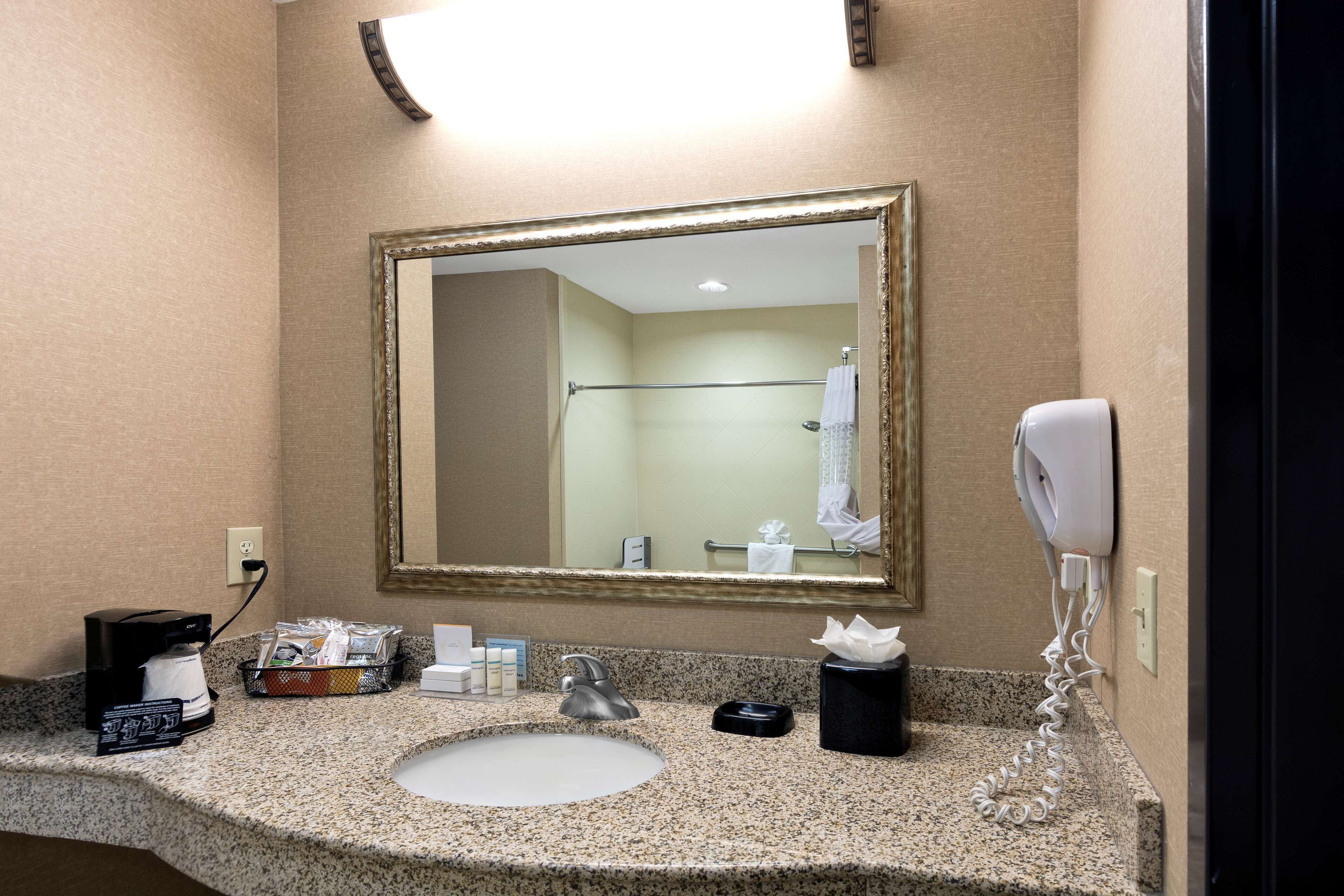 combined shower/bathtub, free toiletries, hair dryer, towels