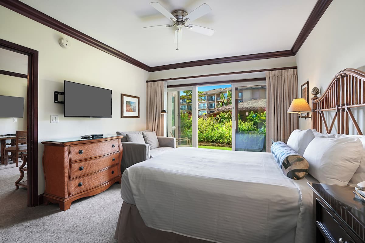 ห้องพัก, 2 ห้องนอน, วิวสวนหย่อม (Unit B102, 3Bath) | ตู้นิรภัยในห้องพัก, พื้นที่ทำงานแบบใช้แล็ปท็อป, ผ้าม่านกันแสง