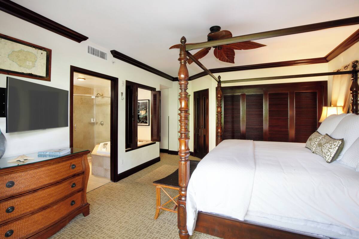 ห้องแกรนด์, 2 ห้องนอน, ริมทะเล (Unit A107, Premier, 3Bath) | ตู้นิรภัยในห้องพัก, พื้นที่ทำงานแบบใช้แล็ปท็อป, ผ้าม่านกันแสง
