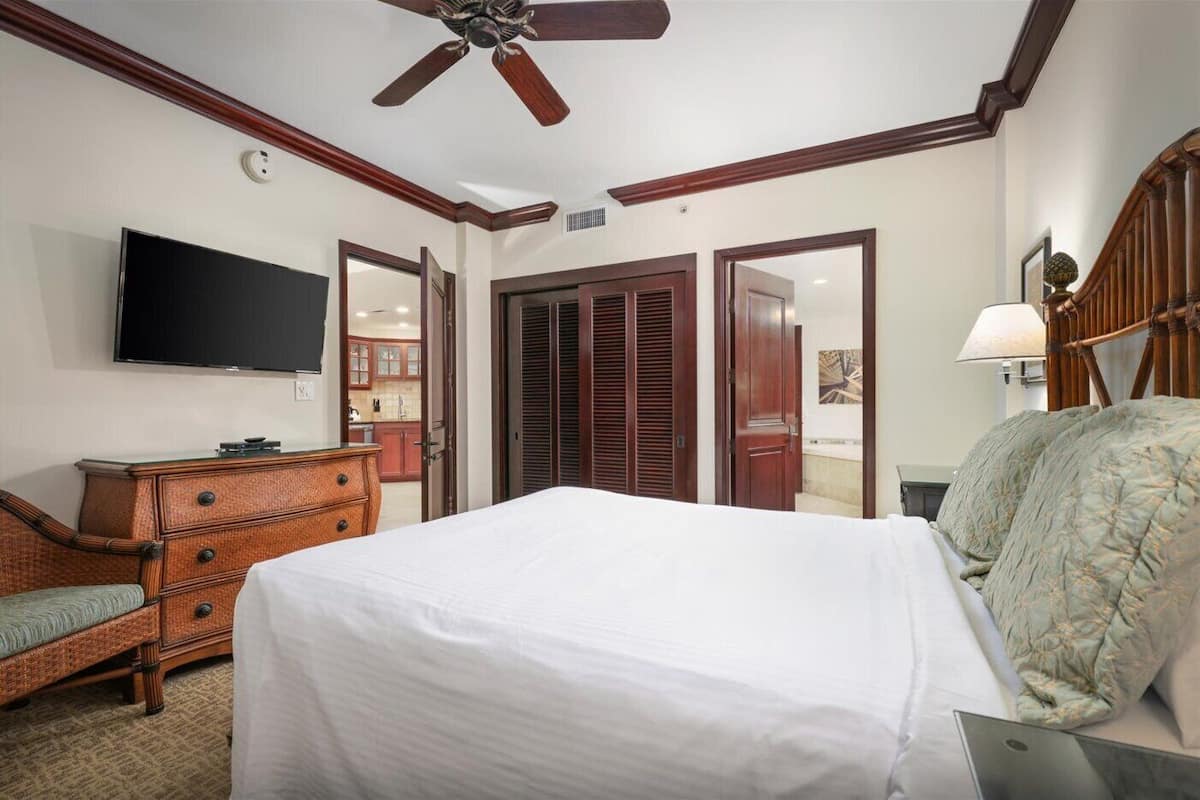 Condo, 1 Bedroom, 2 Bathrooms, Oceanfront | In-room safe, individually decorated, individually furnished