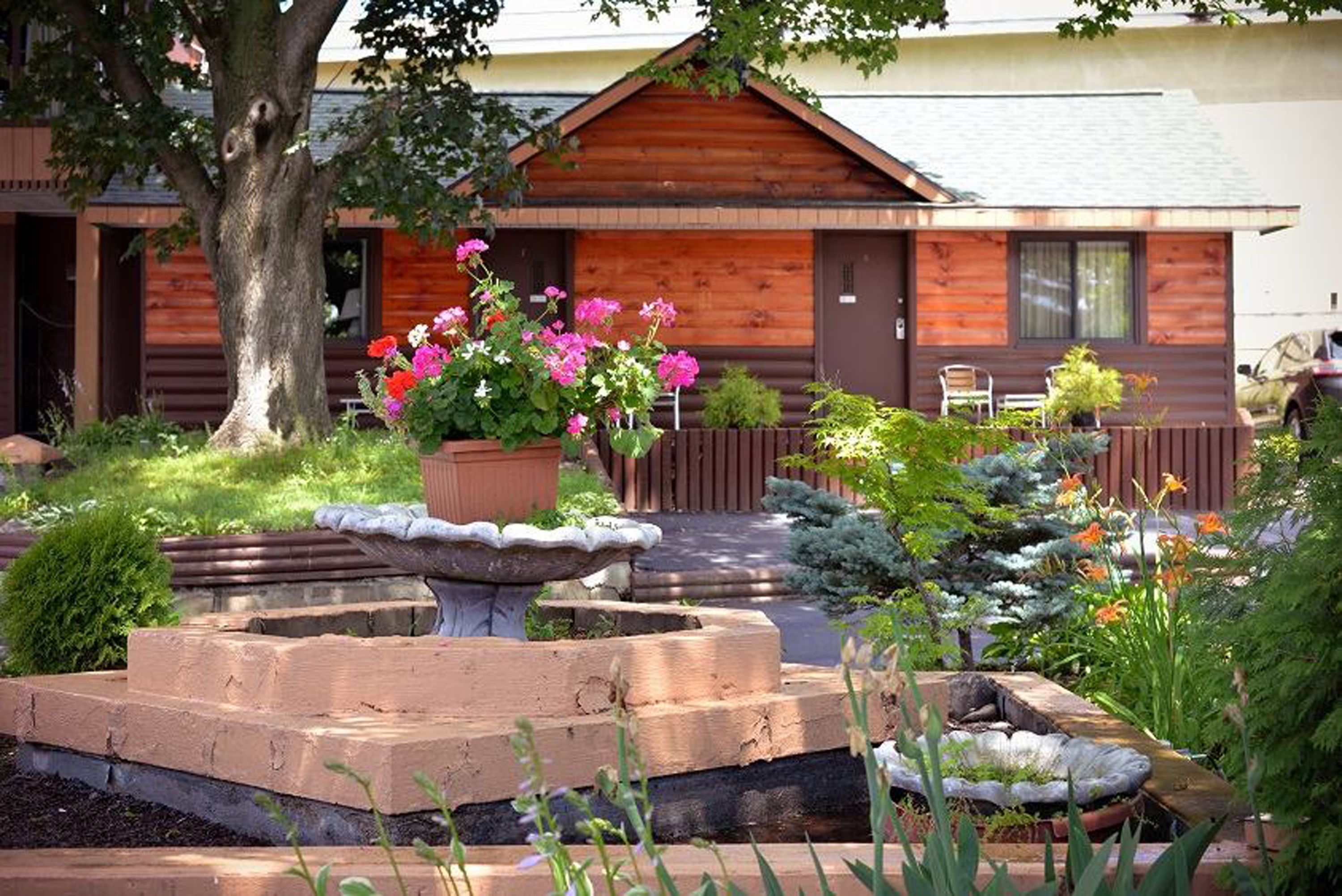 Photo - Lake Crest Inn