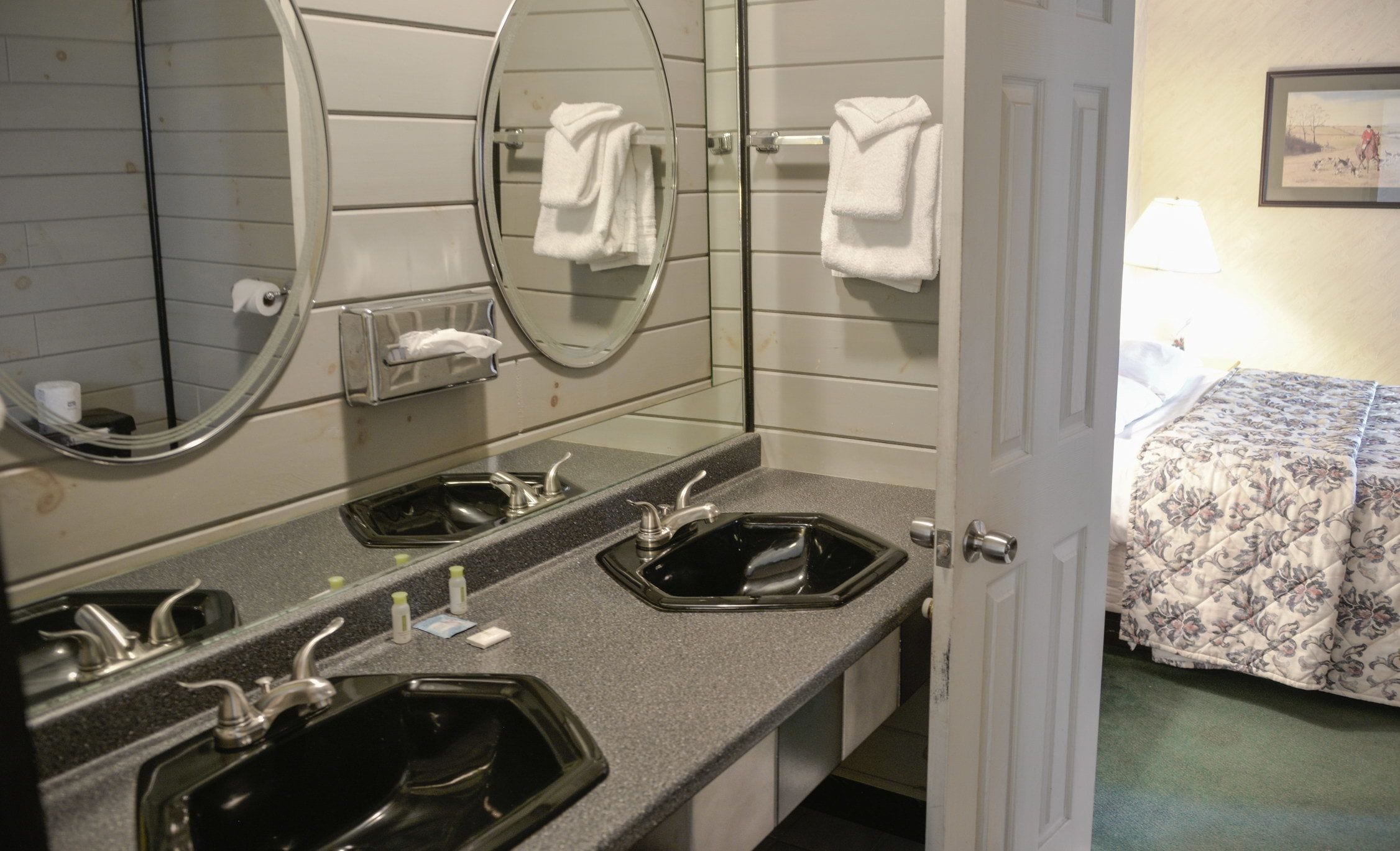 Photo - Lake Crest Inn