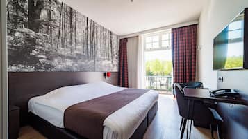 Deluxe tweepersoonskamer, balkon | Een kluis op de kamer, een bureau, gratis babybedden, gratis wifi