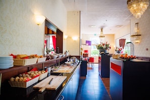 Daily buffet breakfast (EUR 18.25 per person)