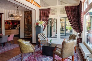 Lobby sitting area - Bastion Hotel Apeldoorn Het Loo (Apeldoorn)