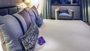 Rom – superior, 1 queensize-seng | Dundyner, Tempur-Pedic-senger, minibar og safe på rommet