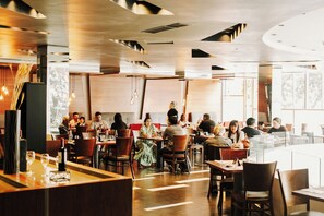 Breakfast, lunch, dinner served; international cuisine  - Mercure Santiago Centro (Santiago)