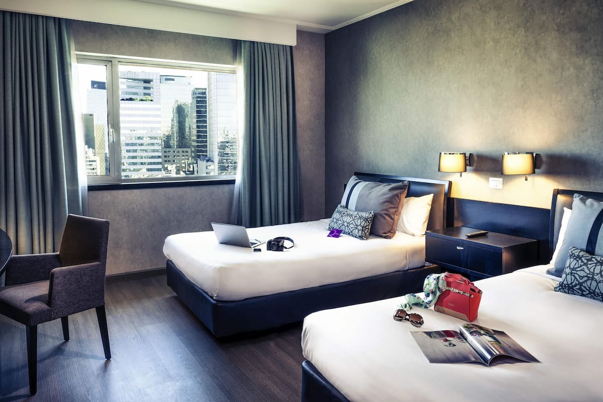 Habitación superior, 2 camas matrimoniales | Edredón, camas Tempur-Pedic y minibar
