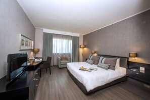 Superior-Zimmer, 1 Queen-Bett | Daunenbettdecken, Tempur-Pedic-Betten, Minibar, Zimmersafe