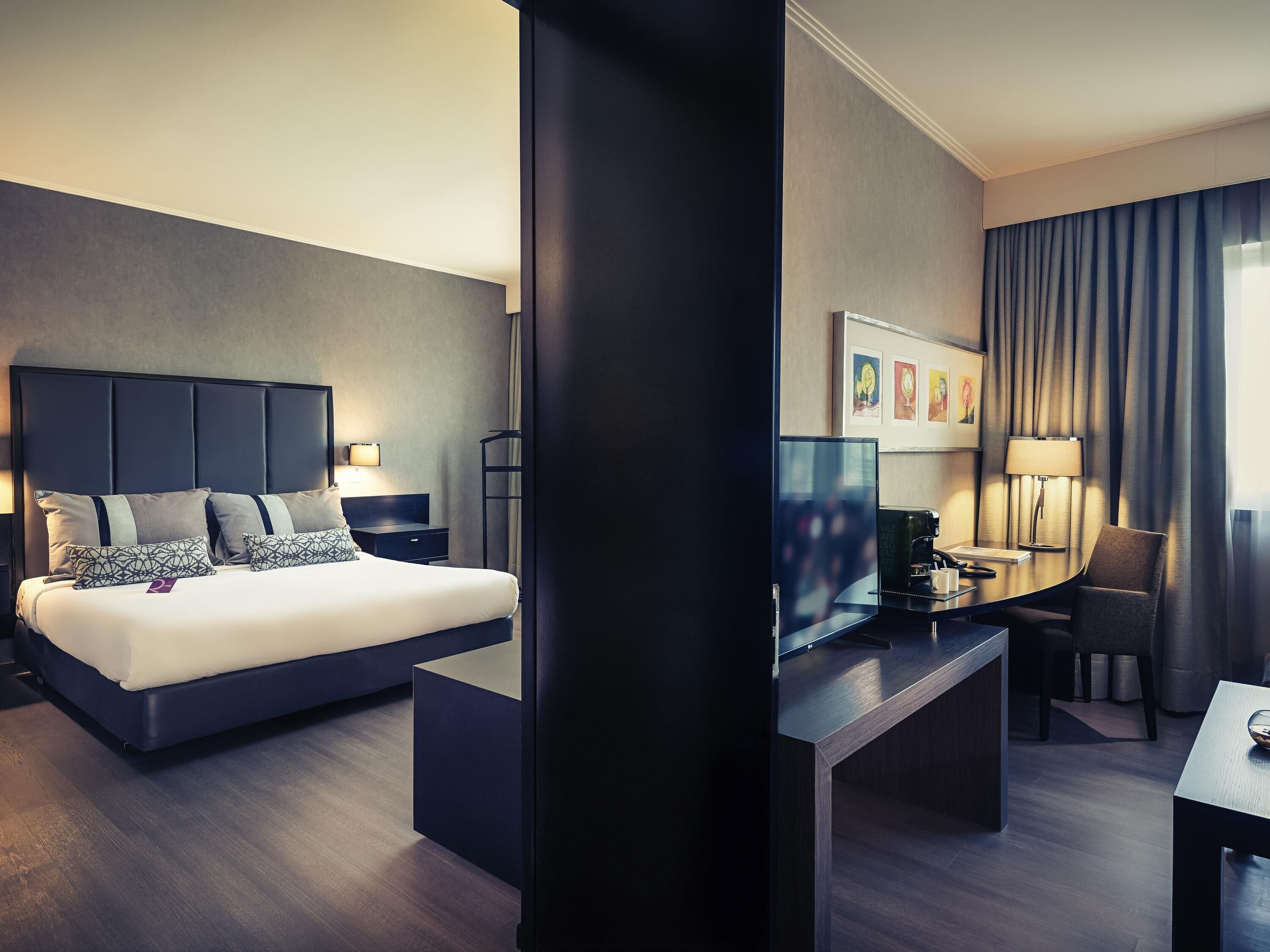 Junior Suite, 1 Queen Bed | Down comforters, Tempur-Pedic beds, minibar, in-room safe