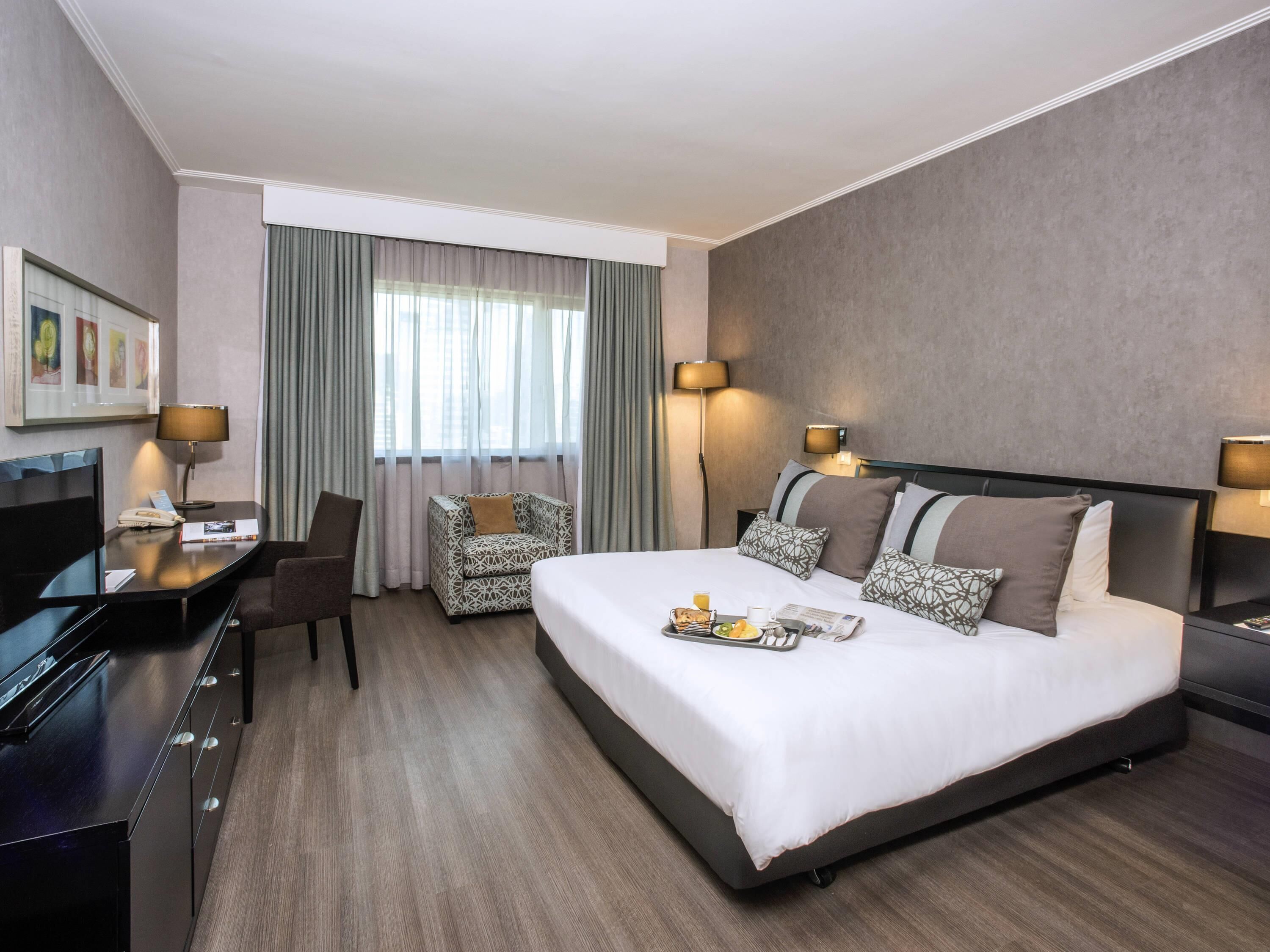 Quarto superior, 1 cama Queen | Edredons de pluma, camas Tempur-Pedic, frigobar, cofres nos quartos