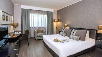 Quarto superior, 1 cama Queen | Edredons de pluma, camas Tempur-Pedic, frigobar, cofres nos quartos