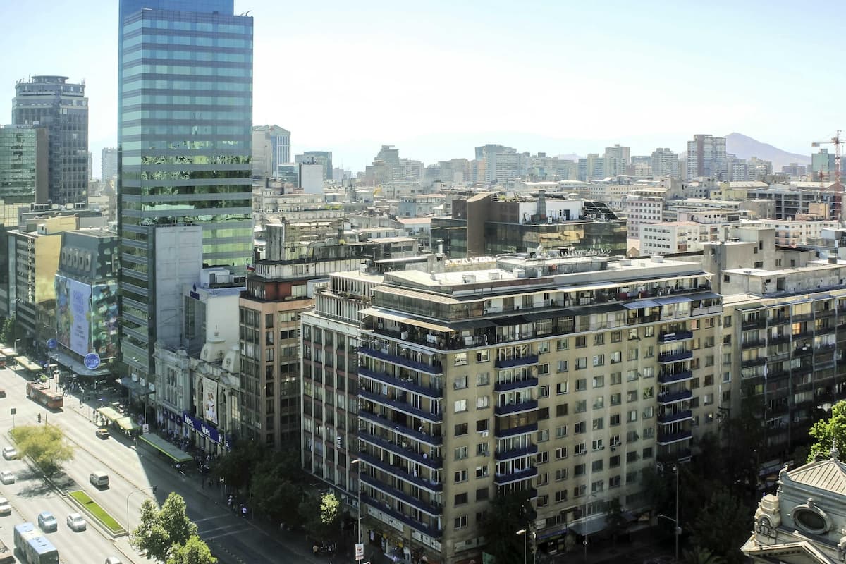 Edredons de pluma, camas Tempur-Pedic, frigobar, cofres nos quartos