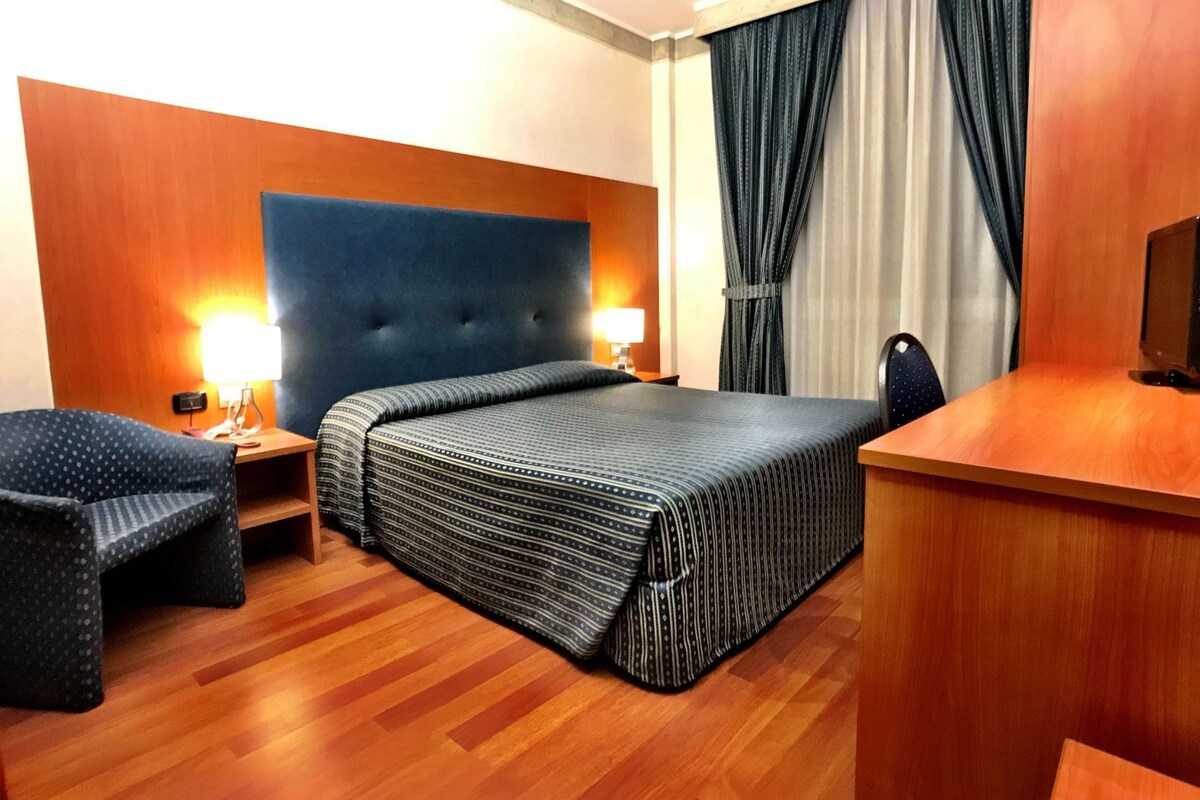 Frette Italian sheets, premium bedding, down comforters, minibar
