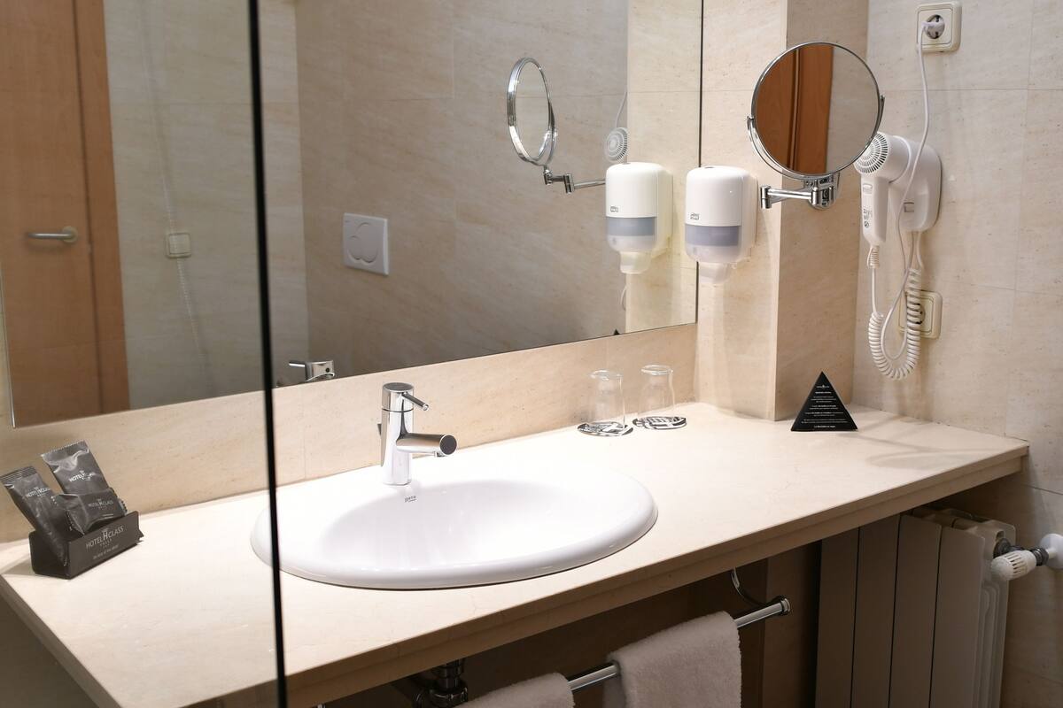 minibar, in-room safe, desk, laptop workspace