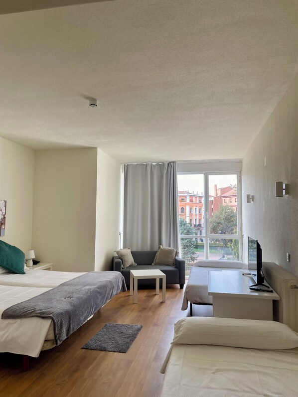 Quadruple Room With Four Single Beds