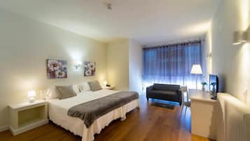 Quadruple Room With Four Single Beds | Desk, blackout curtains, free WiFi, wheelchair access