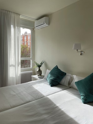 Triple room With Three Single Beds