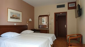 Double or Twin Room | In-room safe, desk, blackout curtains, soundproofing
