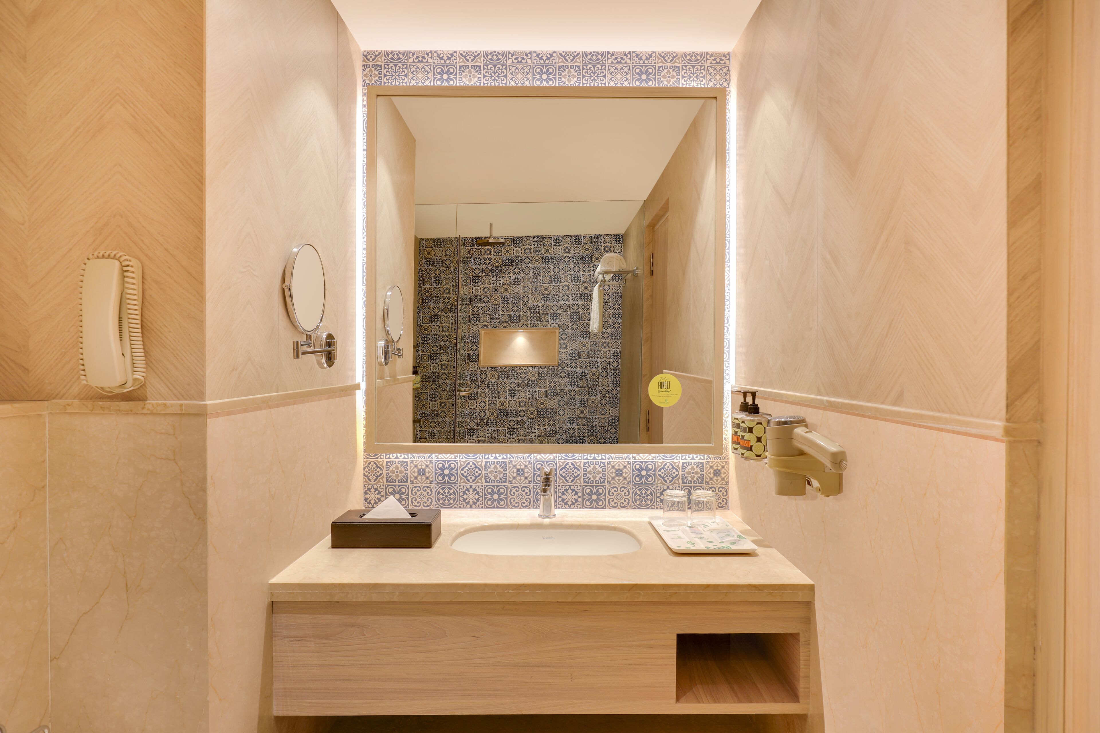 free toiletries, towels