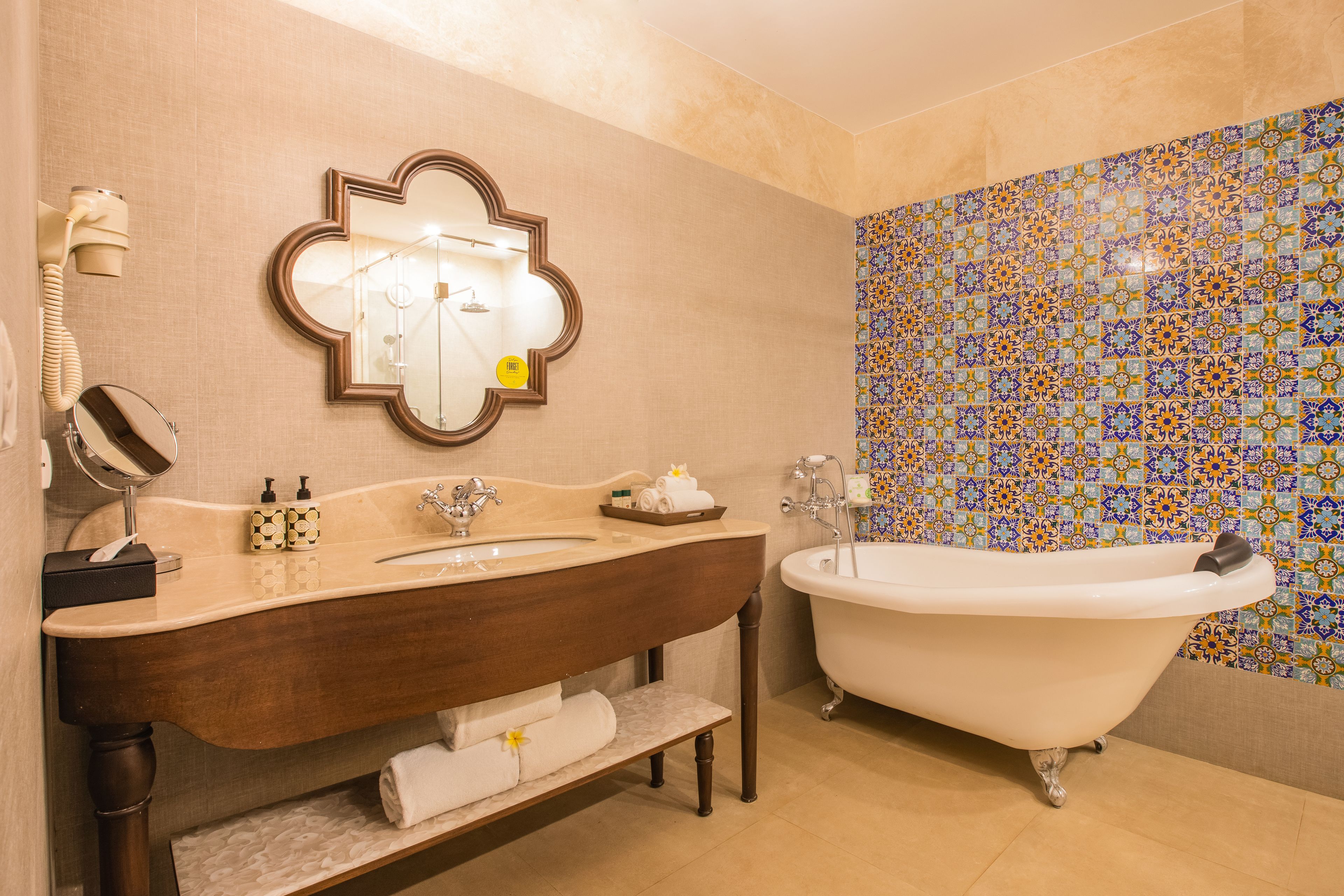 free toiletries, towels