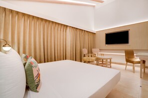 Premium bedding, in-room safe, iron/ironing board, rollaway beds - Lemon Tree Amarante Beach Resort, Goa (Candolim)
