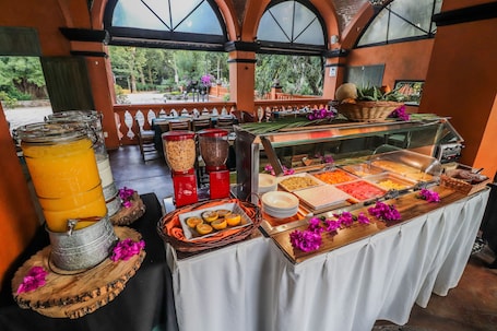 Daily cooked-to-order breakfast for a fee