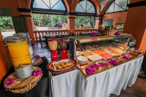 Desayuno a la carta todos los días (con cargo)