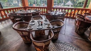 Breakfast, lunch and dinner served