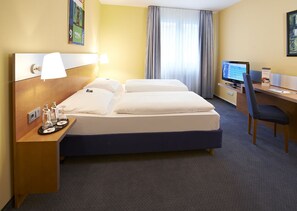 Business Double Room | Hypo-allergenic bedding, in-room safe, desk, blackout drapes - GHOTEL hotel & living München-Zentrum (Munich)