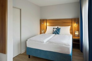 Standardzimmer, 1 Queen-Bett | Zimmersafe, Schreibtisch, Verdunkelungsvorhänge, Bügeleisen/Bügelbrett